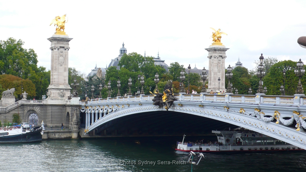 Pont Alexandre III  25 juillet 2011 2.JPG - Pont Alexandre III. 25 juillet 2011